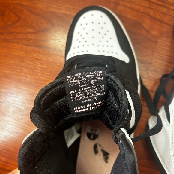 Nike Air Jordans Black and White High-Top Sneakers in crackle leather - Picture 10 of 15